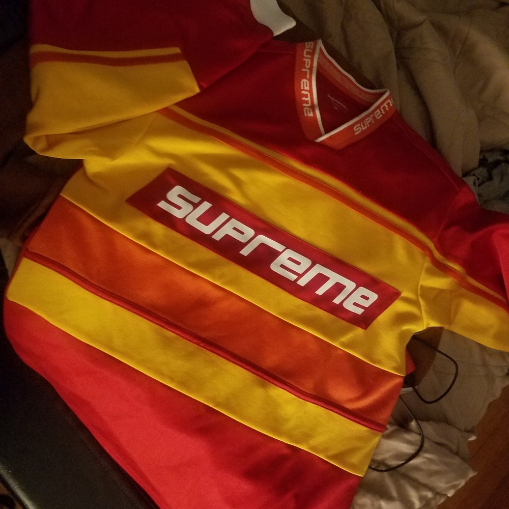 Supreme hockey practice jersey. Size medium.